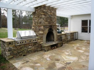 DIY Outdoor Fireplace and Pizza Oven