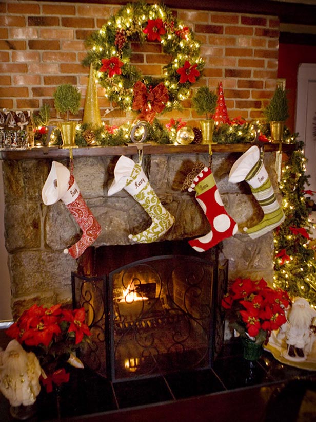 How to Decorate a Fireplace for Christmas